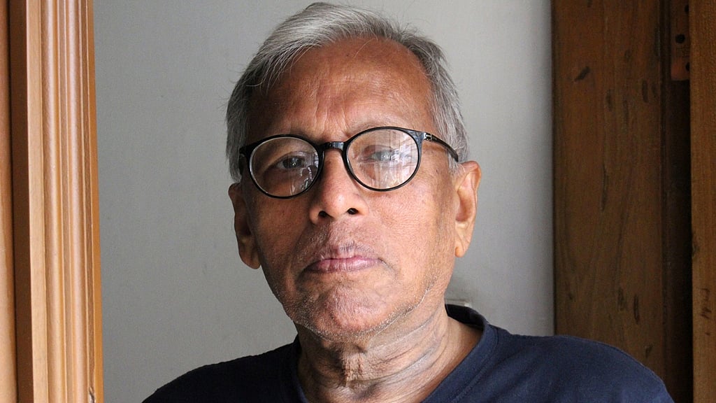 শহীদ আজিজুর রহমানের ছেলে মুক্তিযোদ্ধা আলমগীর কবীর।