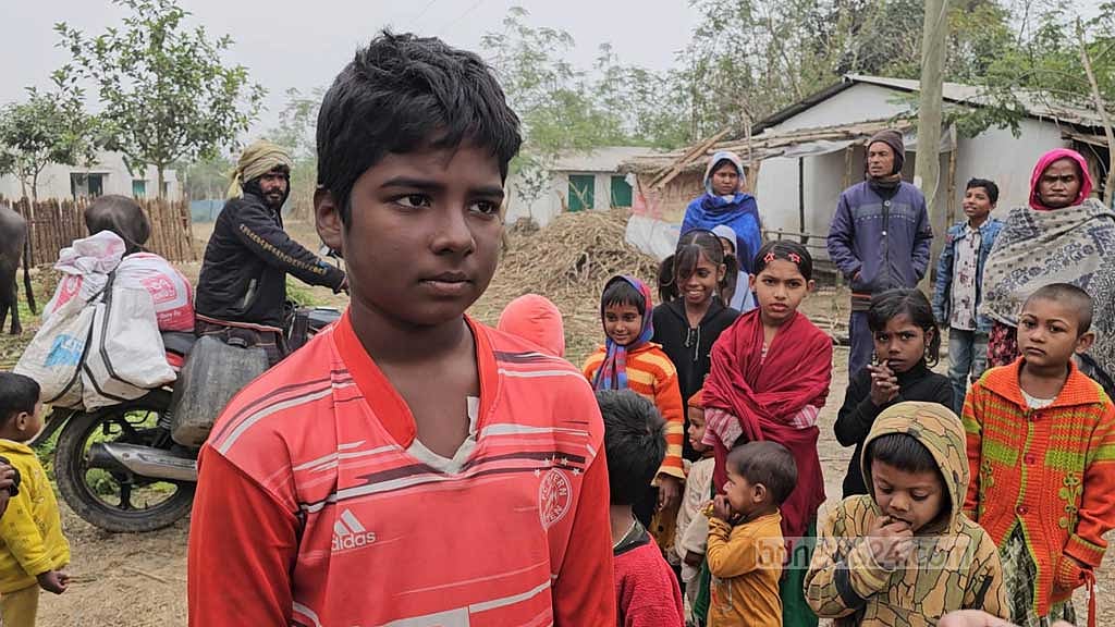 রসূলপুর চরের সরকারি আশ্রয়ণ প্রকল্পের কয়েকজন শিশু। 