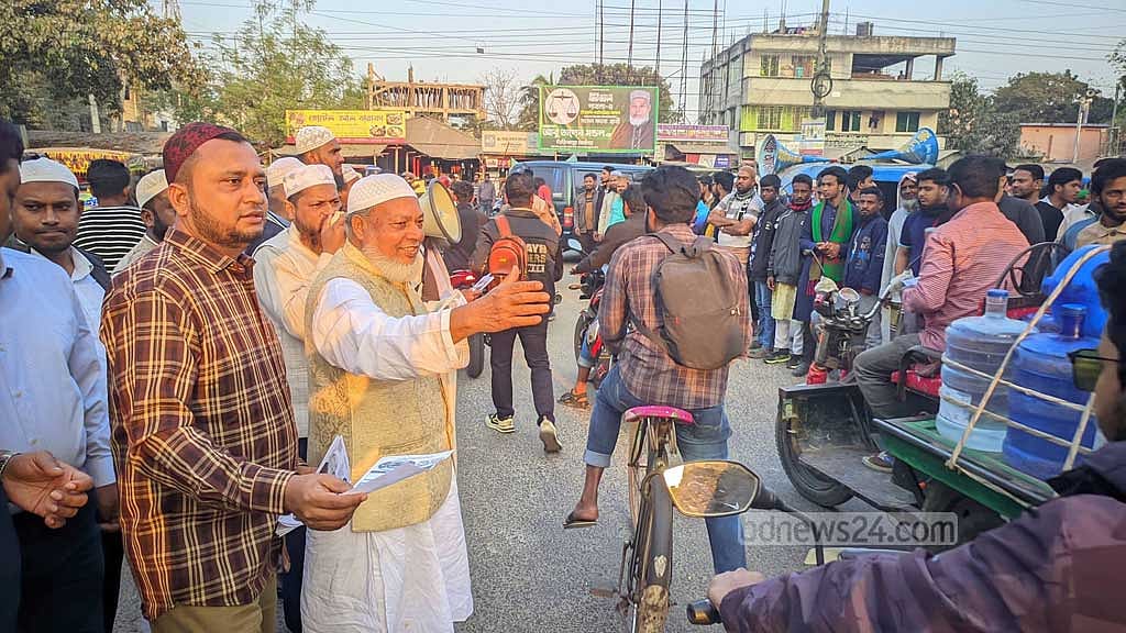 Jamaat-e-Islami candidate Abu Taleb Mondal campaigning and engaging voters in Pabna-4.