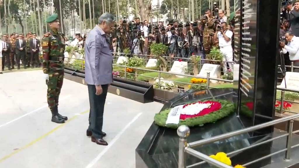 রাষ্ট্রপতি মো. সাহাবুদ্দিন বুধবার রাজধানীর বনানী সামরিক কবরস্থানে পিলখানায় নিহতদের প্রতি শ্রদ্ধা নিবেদন করেন।