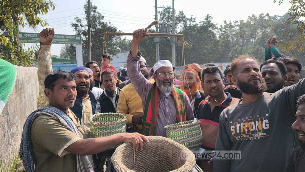 রাজশাহী-২ আসনে জামায়াতে ইসলামীর প্রার্থী ডা. মো. জাহাঙ্গীর গণসংযোগ ও প্রচার চালাচ্ছেন। 