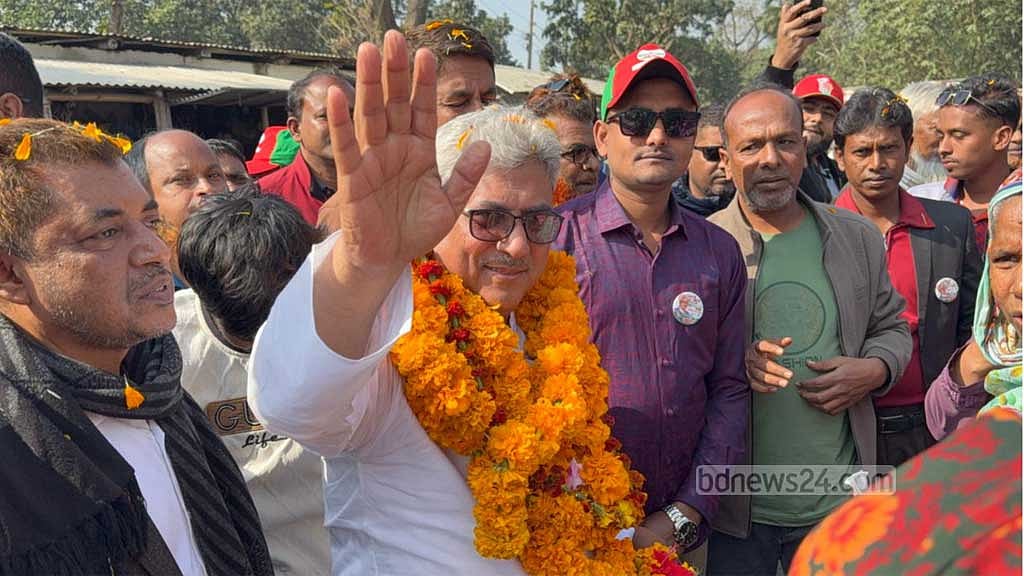 রাজশাহী-৩ আসনে বিএনপির প্রার্থী শফিকুল ইসলাম মিলনের নির্বাচনি প্রচার। 