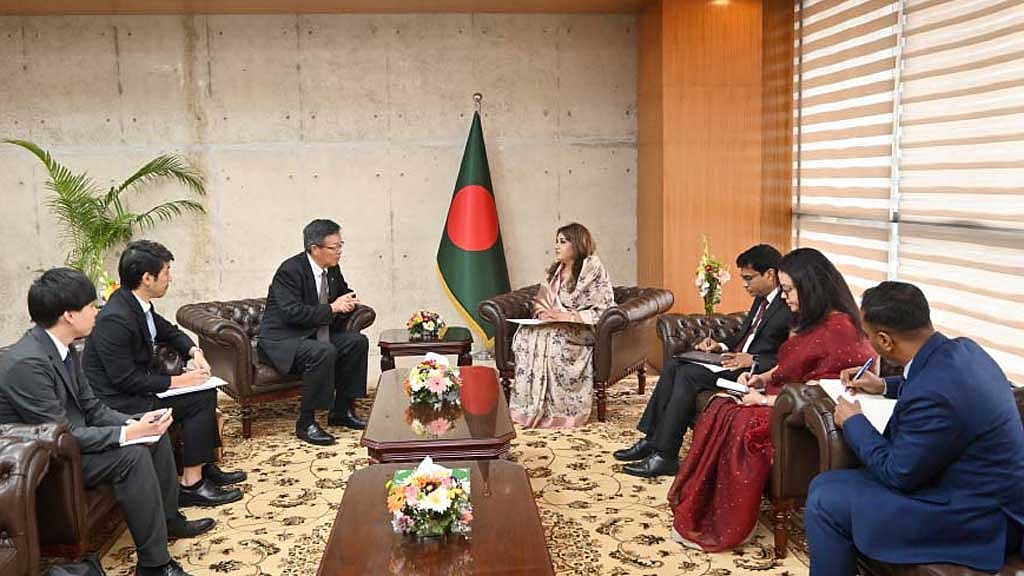 জাপানের রাষ্ট্রদূত সাইদা শিনিচি মঙ্গলবার পররাষ্ট্র মন্ত্রণালয়ে পররাষ্ট্র প্রতিমন্ত্রী শামা ওবায়েদ ইসলামের সঙ্গে সাক্ষাৎ করেন। ছবি: পিআইডি