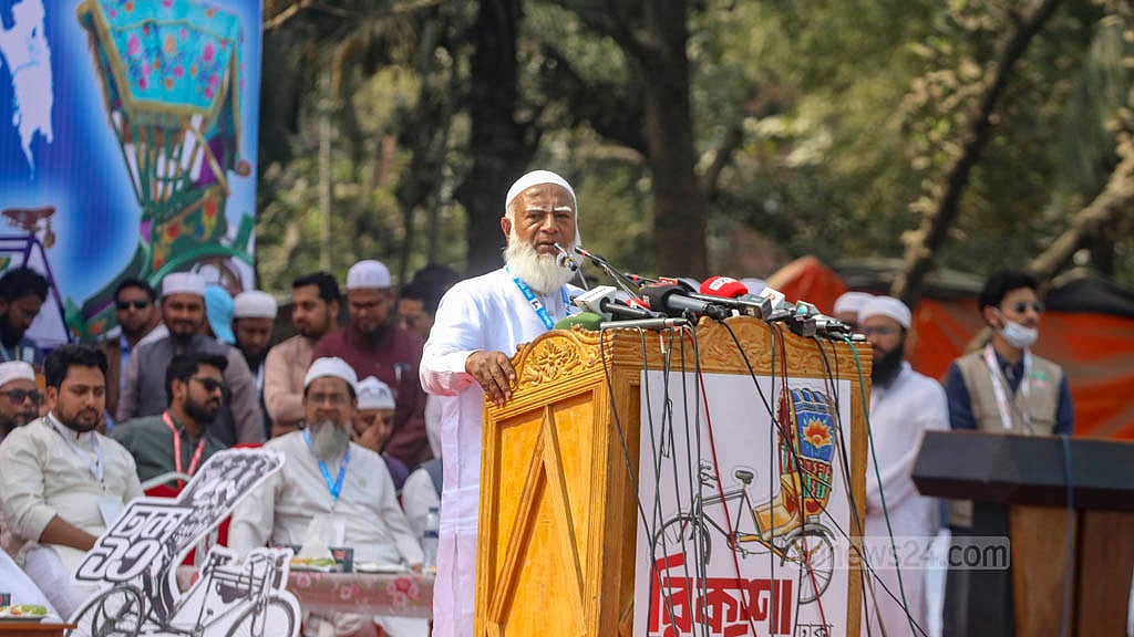 Jamaat-e-Islami chief Shafiqur Rahman speaks at a public rally of alliance candidate Mamunul Haque at the central Eidgah ground in Mohammadpur.