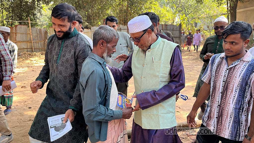 সিলেট-৪ আসনে নির্বাচনি প্রচারে জামায়াতে ইসলামীর প্রার্থী জয়নাল আবেদীন। 
