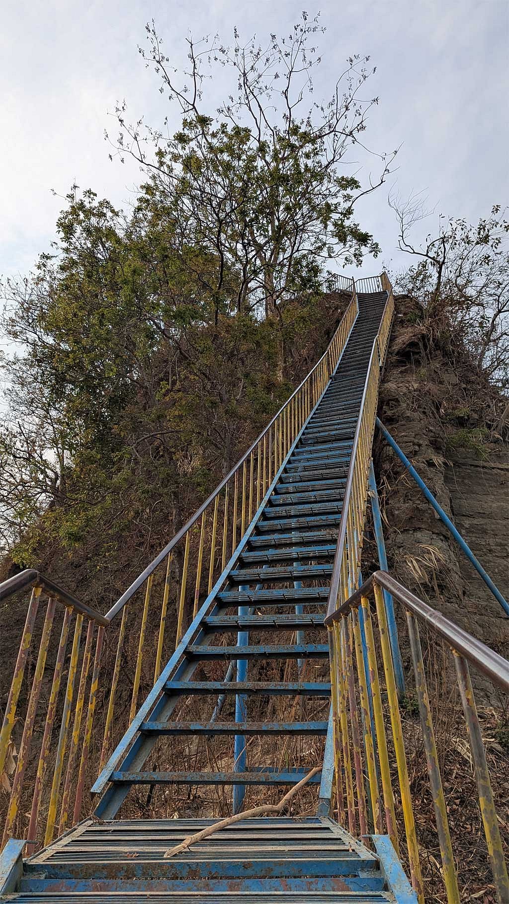 মায়ুং কপাল ভ্রমণ মানে চূড়ায় ওঠা নয়, পাহাড়ের কষ্ট বোঝা। ছবি: খোকন বিকাশ ত্রিপুরা জ্যাক