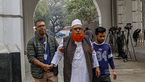 ট্রাইব্যুনালে আত্মসমর্পণ করলেন ফাঁসির আসামি আবুল কালাম আযাদ