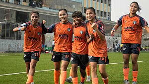 কষ্টের জয়ে শীর্ষে আলপি-ঋতুপর্ণাদের রাজশাহী স্টার্স