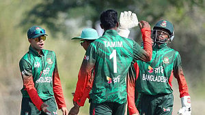 বৃষ্টির পর দিক হারিয়ে বাংলাদেশের হার