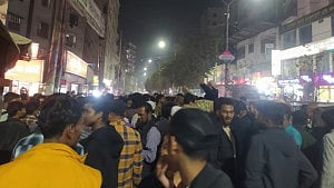 মিরপুরে জামায়াত ও বিএনপি কর্মীদের মধ্যে হাতাহাতি, উত্তেজনা