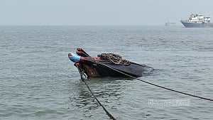 আন্দামান সাগরে ট্রলারডুবি: ‘হাড়হিম’ করা অভিজ্ঞতা জানালেন বেঁচে ফেরা রোহিঙ্গা