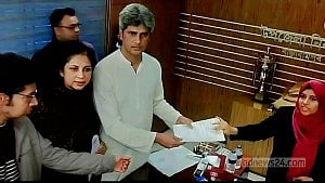 জোনায়েদ সাকির চেয়ে স্ত্রীর সম্পদ আড়াই গুণ বেশি