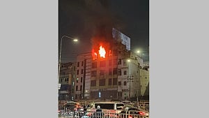 Fire in Banani doused after an hour