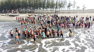 35 swimmers begin Bangla Channel crossing