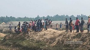 ‘Hidden landmines’ stoke fear in Teknaf