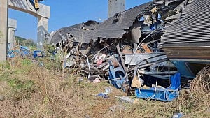32 killed after crane falls on train in Thailand