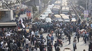 DCU: Students block different Dhaka streets