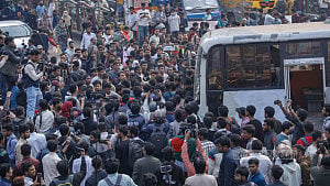 দ্বিতীয় দিনে সড়কে সাত কলেজের শিক্ষার্থীরা