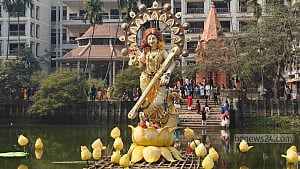 বিদ্যার দেবীর আরাধনায় ‘মব’ রুখে দেওয়ার বার্তা
