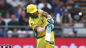 এসএ টোয়েন্টি শেষ দু প্লেসির