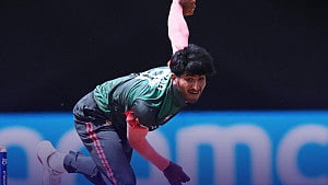Bangladesh collapse as India snatch late win