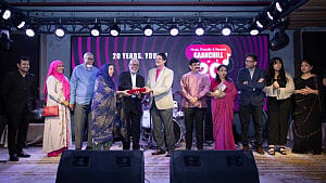 দুই দশকে গানচিল, সম্মাননা পেলেন নকীব খান, কুমার বিশ্বজিৎ ও রেজা রহমান