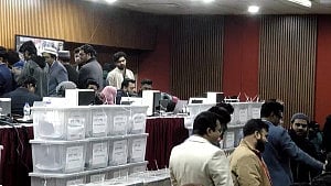 JnUCSU polls: Tight contest for VP post