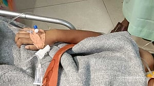 ‘দাদার সঙ্গে দোকানে নাস্তা আনতে গিয়ে গুলিবিদ্ধ হয় হুজাইফা’