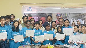 সাংবাদিকতার প্রশিক্ষণ শেষে সনদ পেল খাগড়াছড়ির শিশুরা