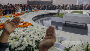 খালেদা জিয়ার কবরে ভিড়