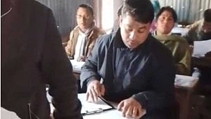 কুড়িগ্রামে হোমিওপ্যাথি কলেজের পরীক্ষায় গণটোকাটুকির অভিযোগ