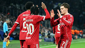 Liverpool edge closer to last 16