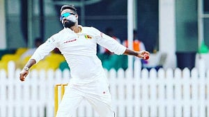 দারুণ এক মাইলফলক ছুঁয়ে মুরালিধারান-হেরাথদের ক্লাবে মালিন্দা
