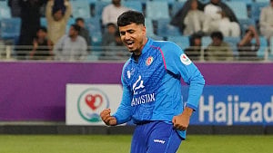 মুজিবের হ্যাটট্রিক, ৫ বলে ৪ উইকেট