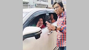 নারায়ণগঞ্জ-৫: স্বতন্ত্র প্রার্থীর প্রচারে ধানের শীষের সমর্থকদের বাধার অভিযোগ