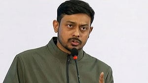 মির্জা আব্বাসকে ‘হুমকি’, পাটওয়ারীকে আদালতে হাজির হতে সমন