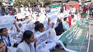 নির্বাচন ভবনের সামনে কারিগরি শিক্ষার্থীদের বিক্ষোভ, সিইসিকে স্মারকলিপি