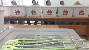 রিটার্নিং কর্মকর্তার কাছে কত পোস্টাল ব্যালট পৌঁছল