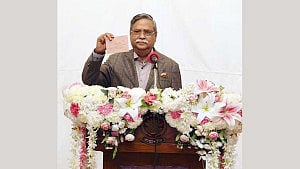 রাষ্ট্রপতি ভোট দেবেন পোস্টাল ব্যালটে