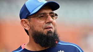 ‘ঘৃণা ছড়ানো’ ভারতীয় সাবেক ক্রিকেটারদের ধুয়ে দিলেন সাকলায়েন মুশতাক