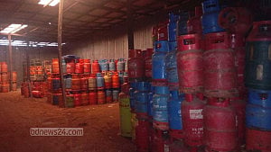 Shariatpur residents reel from gas crisis