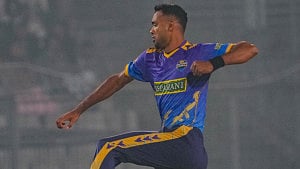 শেষ বলে উইকেট নিয়ে তাসকিনকে ছাড়িয়ে শরিফুলের রেকর্ড
