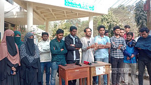 শাকসু: দ্রুত নির্বাচন না দিলে ‘কমপ্লিট শাটডাউনের’ হুঁশিয়ারি