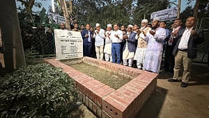 রংপুরে আবু সাঈদের কবর জিয়ারত করলেন তারেক রহমান