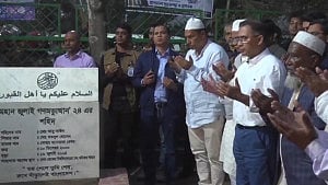 Tarique pays tribute at Abu Sayed’s grave