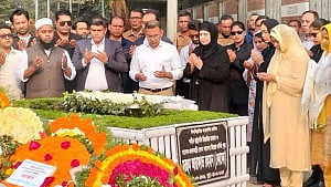 মৃত্যুবার্ষিকীতে কোকোর কবর জিয়ারতে তারেক রহমান