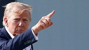 Trump urges Iranians to keep protesting, take names