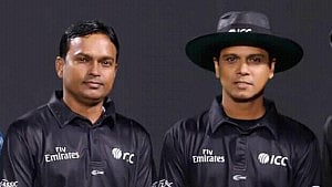 দল না থাকলেও বিশ্বকাপে আছেন বাংলাদেশের দুজন আম্পায়ার