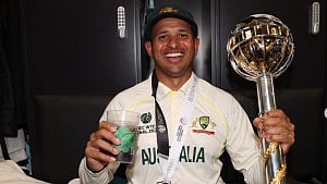 ‘মর্যাদা নিয়ে যাচ্ছি’, অবশেষে বিদায় বলেই দিলেন খাওয়াজা