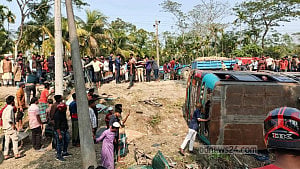 3 die in Bhola bus crash